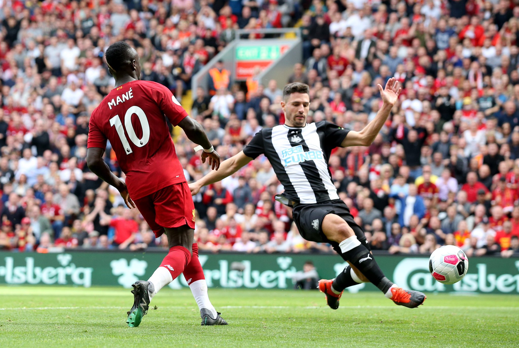 丝毫不逊于 丝毫不逊于