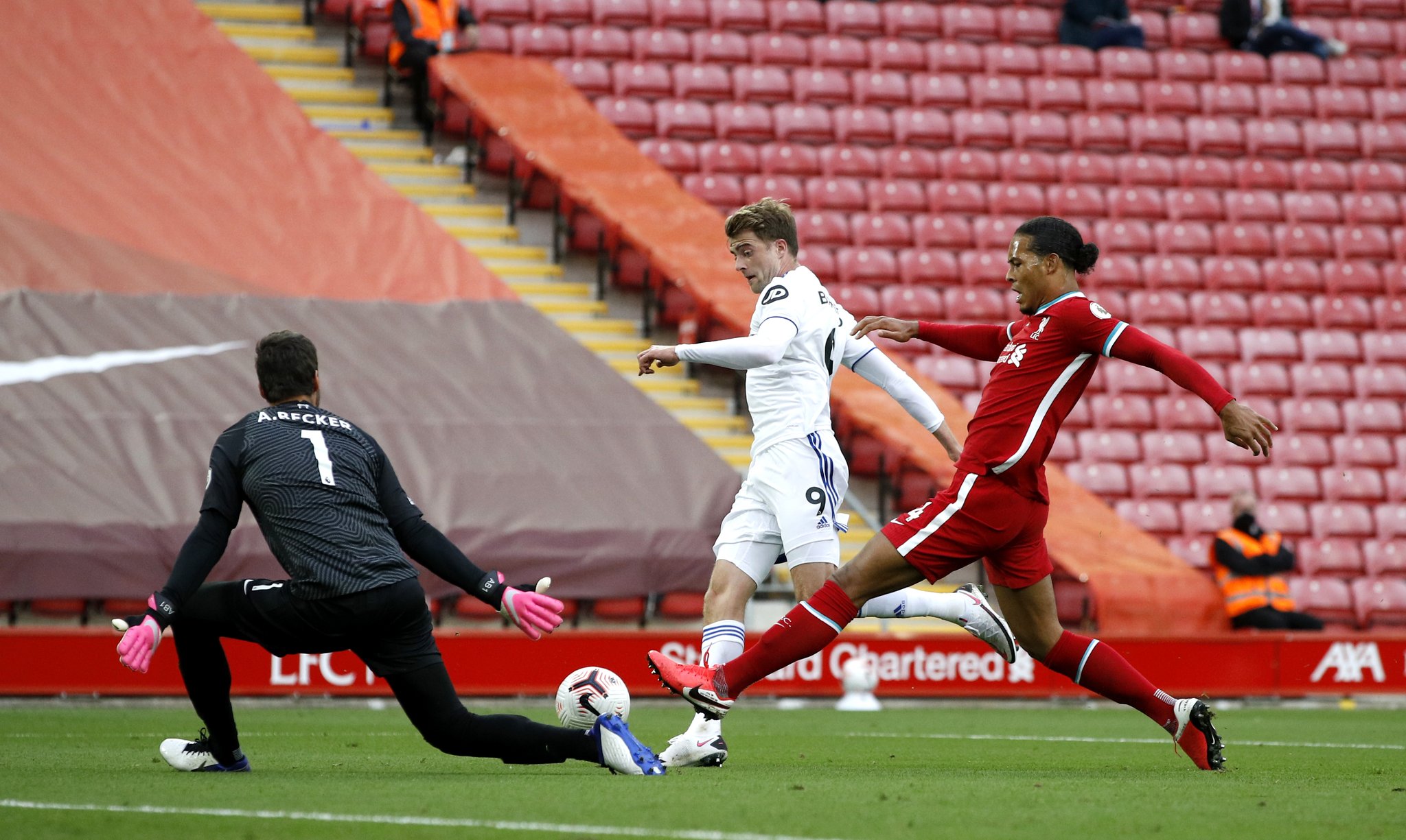 时占据绝对 时占据绝对